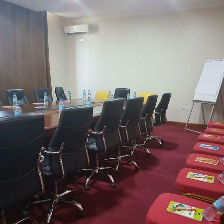 Nashera Hotel Dodoma Екстер'єр фото